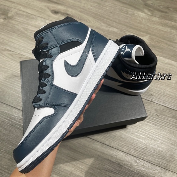 Air Jordan 1 Mid Armory Navy w - Picture 3 of 9